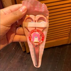 Sanrio “Tuxedo Sam” pink scissors 🐧💗